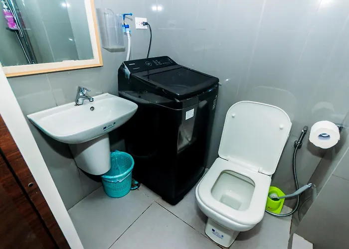 Canvas & Petals Blossoming Art Penthouse Gym Swim Park 5716 Apartamento Manila